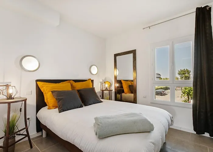 Sud Coursive Naturiste 아파트 아그